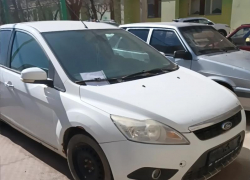 Во дворах Волжского нашли десяток бесхозных авто