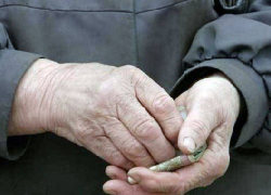 Под Волгоградом рецидивист с другом ограбили 76-летнего соседа