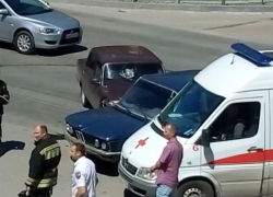 Баклажановая шестерка не пропустила БМВ 