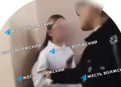 Не безопасно даже в школе: подростки из Средней Азии терроризируют школьницу близ Волжского