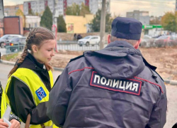 Засветись в Волжском: пешеходам напомнили о безопасности на дорогах