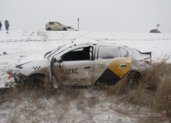 Под Волжским машина опрокинулась с трассы в кювет: есть пострадавший