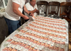 Бабушка из Волжского лишилась миллиона из-за хитрого продавца постельного белья
