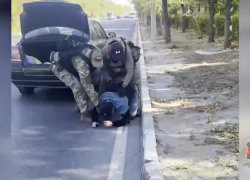 В Волжском провели спецоперацию по задержанию рецидивистов: видео