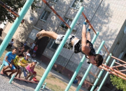 Обойти Америку и Европу, заняв первое место по подтягиванию, могут помочь своей стране жители Волжского