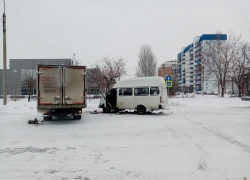 Водитель «ГАЗ–2834» не уступил дорогу микроавтобусу: в результате ДТП пострадала женщина