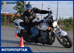 Заниженная Волга и расписанный Харлей: в Волжском прошла выставка для любителей мотоциклов и автомобилей