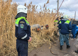 В Волгограде автомобиль с подростками ушел под воду, двое погибли