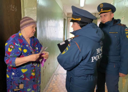 Волжанам спичка не игрушка: МЧС ходили по квартирам города