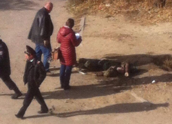 На юге Волгограда в строительной траншее нашли труп пожилого мужчины