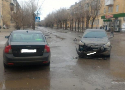 В результате аварии пострадала волжанка