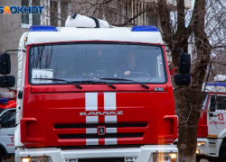 Частный дом вспыхнул поздней ночью под Волжским