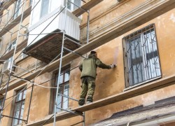 В Волжском осуществляют замену лифтов