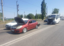 Водитель маршрутки № 123 устроил ДТП на Волжской ГЭС