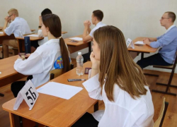 В Волжском почти 500 выпускников сдали ЕГЭ по биологии, географии и английскому языку
