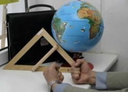 В двух школах Волжского родственники работали "по блату"