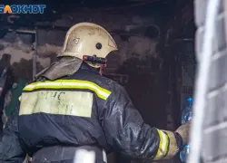 Входную дверь подожгли в Волжском