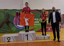 Волжанка завоевала золото в чемпионате по армрестлингу 