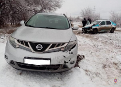 Пассажир Renault пострадал во встречном столкновении в Волжском