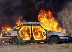 Автомобиль "Пежо" сгорел под Волжским 