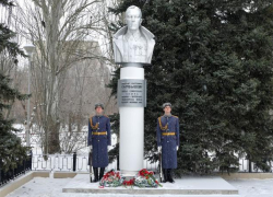 «Остаться человеком в аду»: в Волжском почтили память непокоренного генерала Карбышева