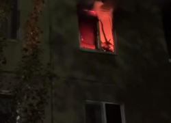 В Волжском пожар в квартире попал на видео
