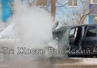 В Волжском дворе загорелся автомобиль: официальные подробности 