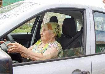 В Волжском пострадала автоледи-пенсионер