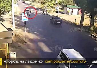 Жуткие кадры со сбитой женщиной и 4-летним ребенком в Волжском опубликовали в сети