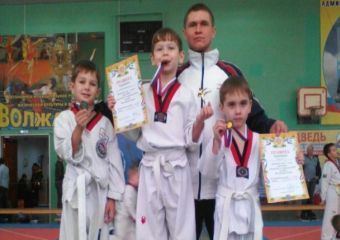Маленькие спортсмены победили в соревнованиях по тхэквондо в Волжском
