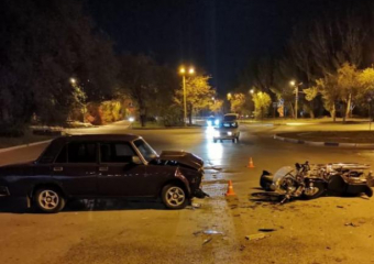 Несовершеннолетнюю девушку и мотоциклиста сбили на дорогах Волжского
