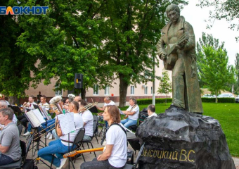 Владимир Высоцкий и Волжский: в чем связь и где увидеть легендарного поэта