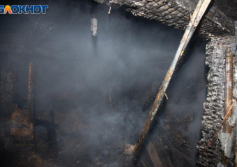 В Волжском при пожаре в хозяйственной постройке пострадал мужчина