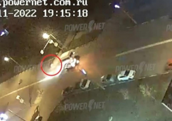 Пешехода сбили на зебре в Волжском: видео жуткой аварии