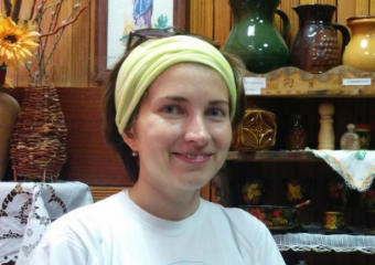 Солнечную Елену Брызгалину решила поздравить ее подруга