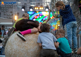 Старт с Земли: Волжский отметит День космонавтики забегами, рок-фестами и лунными гонкам