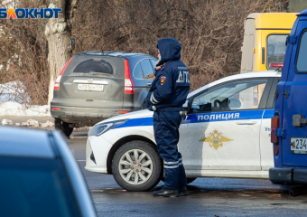 Пожилого бегуна сбила машина на дороге в Волжском