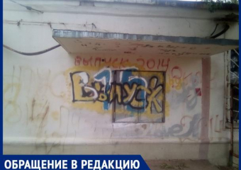 "Угрожал нашим детям пистолетом, чуть не задушил", - волжанка