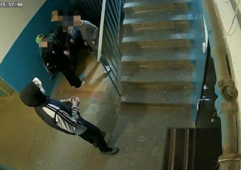 Дети сломали велосипед в подъезде Волжского: женщина ищет виновных