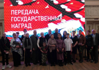 В Волжском почтили память героев, передав награды погибших военнослужащих родственникам