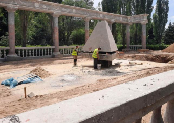 Волжский преображается: благоустройство мемориала первостроителям и аллеи
