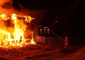 Под Волжским в пожаре пострадали люди