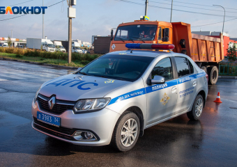 В Волжском пожилой мужчина сбил несовершеннолетнюю девушку: подробности аварии
