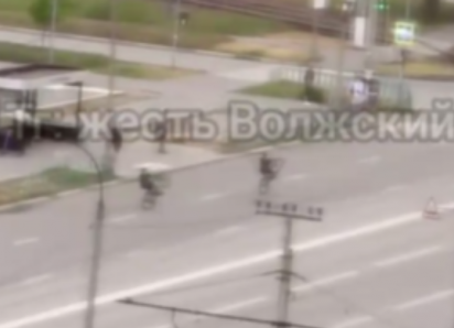В Волжском велосипедисты с трюками устроили опасные гонки по встречной полосе