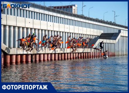 Четыре десятка волжан переплыли Волгу туда и обратно. Зачем?