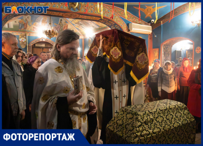 «Свет победил тьму»: как волжане встретили Пасху в храме Новомучеников