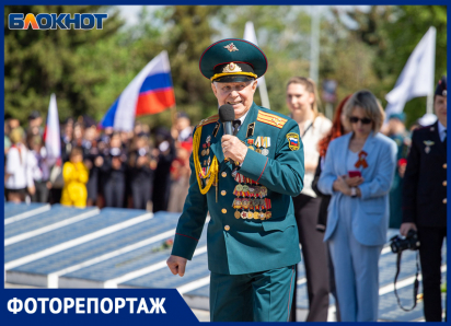 «Пока мы помним – они живы!»: волжане возложили цветы к памятнику павшим воинам