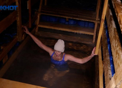 «Адреналин в крови трещит»: как волжане при -20 встретили Крещение в ледяной купели