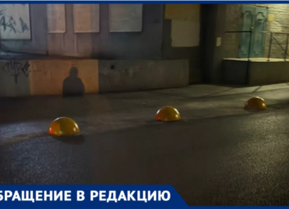 Кто перекрыл проезд? Жители двора на пл. Труда, 19 — о транспортном коллапсе накануне учебного года