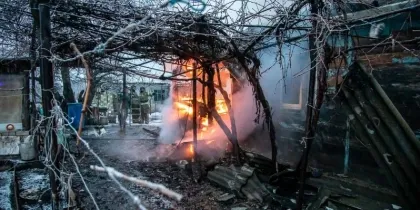 В Волжском предпринимают действия для предотвращения пожара